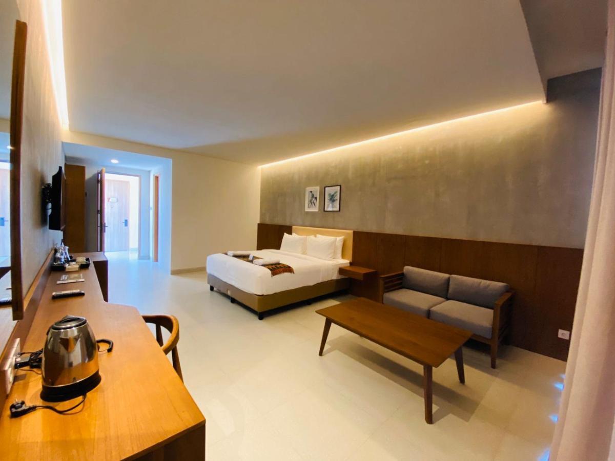Kambaniru Beach Hotel And Resort Уайнгапу Екстериор снимка