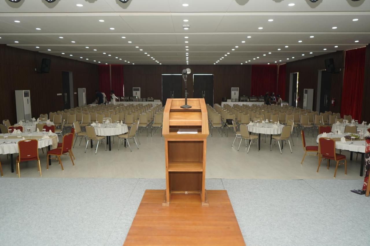 Kambaniru Beach Hotel And Resort Уайнгапу Екстериор снимка